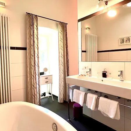 Otel Nachtquartier Burg Flamersheim