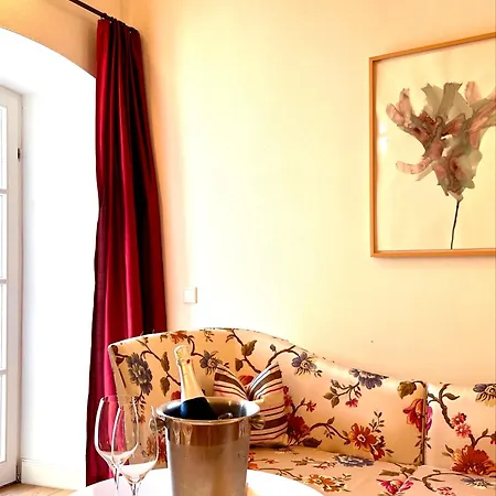 Otel Nachtquartier Burg Flamersheim *